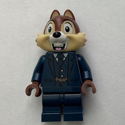 Minifigure Chip in Dark Blue Suit del set 71044