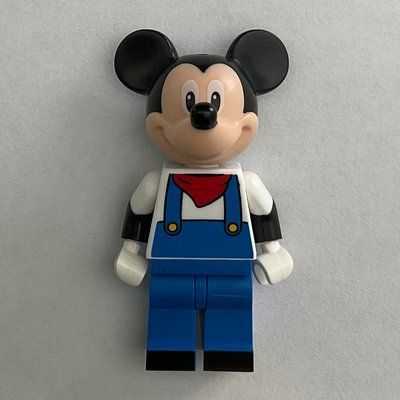 Minifigure Mickey Mouse in Blue Overalls with Red Bandana del set 71044