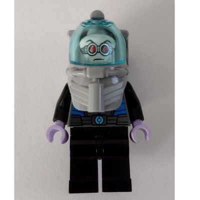 Minifigurka Mr. Freeze in Diver Helmet with Black Legs z zestawu 10737