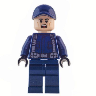 Minifigur Guard in Dark Blue Cap, with Gray Straps aus Set 10756