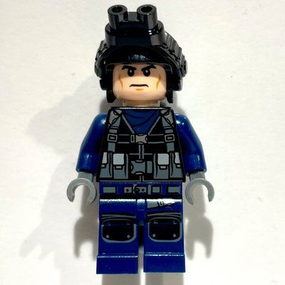 Minifigura Guard in Helmet with Night Vision Goggles del set 75931