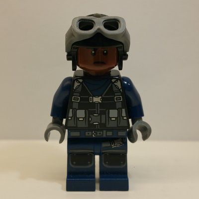 Minifigur Guard in Helmet with Goggles aus Set 75928