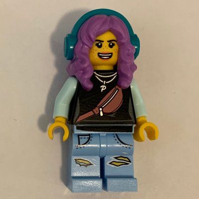 Minifigur Parker L. Jackson, Black Top, Medium Lavender Hair with Headphones aus Set 70430