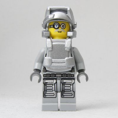 Minifigur Brains, Light Bluish Gray with Armor aus Set 8190