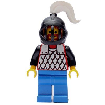 Minifigura Knight (Scale Mail on Red) - Black Arms, Blue Legs, White Plume del set 6090