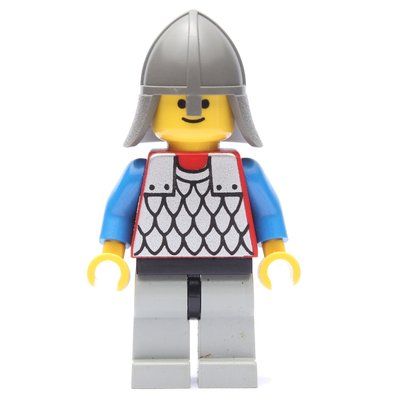Minifigurka Knight (Scale Mail on Red) - Blue Arms, Light Gray Legs, Dark Gray Neck-Protector z zestawu 6078