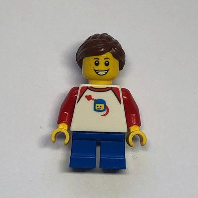 Minifigure Girl, Classic Spaceman on Shirt, Short Blue Legs, Reddish Brown Ponytail del set 40292