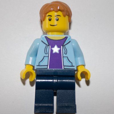 Minifiguur Man, Open Bright Light Blue Hoodie over Dark Purple Shirt with Star, Dark Blue Legs uit set 40236