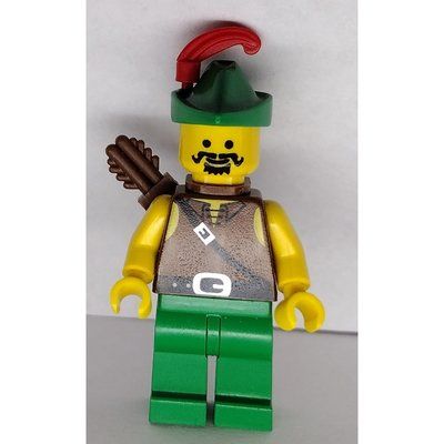 Minifiguur Forestman Archer (Dark Forest) - Green Hat uit set 6046