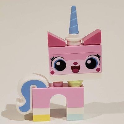Minifigur Unikitty, Light Aqua Foot, Open Mouth, Simple Pupils aus Set 70803
