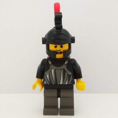 Minifiguur Knight (Fright Knights) - Black Helmet, Red Plume uit set 6087