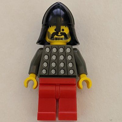 Minifiguur Knight (Fright Knights) - Red Legs, Red Hips uit set 6087