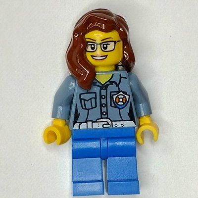 Figurine Coast Guard, Woman, Sand Blue Shirt with Badge, Reddish Brown Hair, Glasses du set 60163