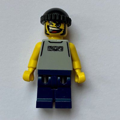 Minifigure Basketball Player, Light Gray Torso and Dark Blue Legs, Black Hat from set 3431