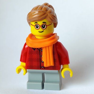 Minifiguur Girl, Red Flannel Shirt, Short Light Bluish Gray Legs, Orange Scarf, Glasses uit set 10263