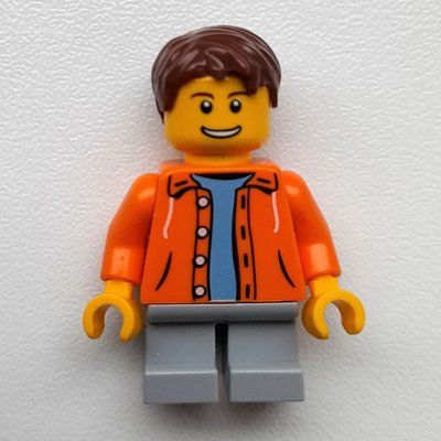 Minifiguur Boy, Open Orange Jacket, Short Light Bluish Gray Legs uit set 10235