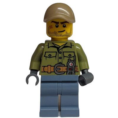 Minifigure Volcano Explorer, Man, Olive Green Shirt, Sand Blue Legs, Dark Tan Cap, Stubble del set 60122