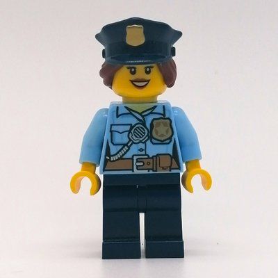 Minifigura Policewoman, Bright Light Blue Shirt with Radio and Badge, Dark Blue Legs, Police Hat with Badge, Open Mouth del set 40372