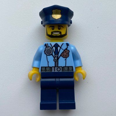 Minifigura Policeman, Bright Light Blue Jacket with Zipper, Radio, Badge, and Tie, Dark Blue Legs, Dark Blue Police Hat with Badge, Beard del set 60130