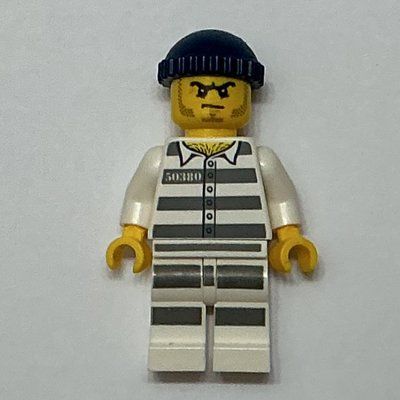 Minifigur Criminal, Prison Shirt with #50380, Dark Blue Hat aus Set 60246