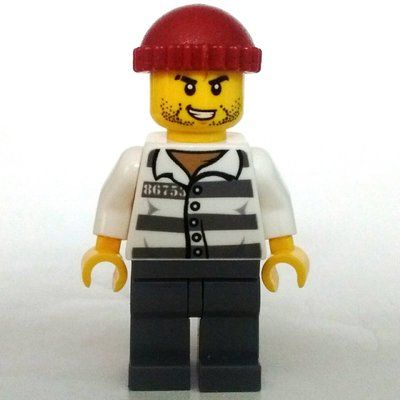 Minifiguur Criminal, Prison Shirt with #86753, Dark Bluish Gray Legs, Dark Red Hat uit set 60241
