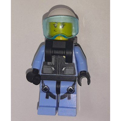 Minifigure Policewoman, Black Vest with Badge and Pouches over Bright Light Blue Shirt, White Helmet with Visor, Neck Bracket del set 60210