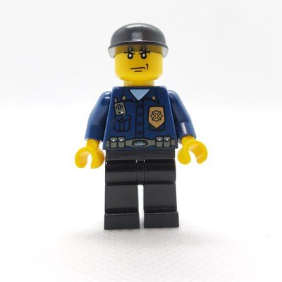 Figurine Policeman, Dark Blue Shirt with Radio and Badge, Black Legs, Black Cap du set 7035