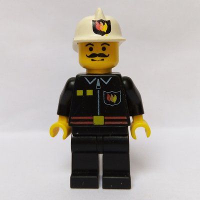 Minifigur Fireman, Black Fire Jacket with Red Belt and Badge, White Helmet with Fire Logo, Moustache aus Set 6554