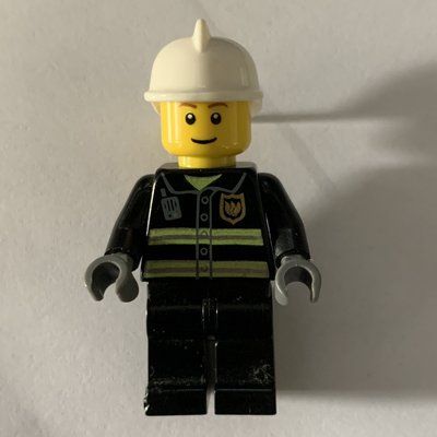 Figurine Fireman, Black Fire Jacket with Reflective Stripes, Radio, and Badge, White Helmet, Brown Eyebrows du set 7240