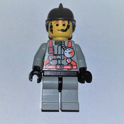 Figurine Fireman, Light Gray Fire Suit with Gauges and Straps, Black Helmet, Headset du set 6477