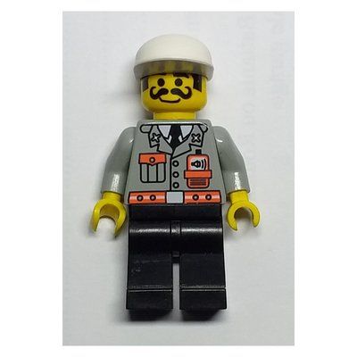 Minifigurka Fireman, Light Gray Jacket with Radio and Pocket, White Cap, Moustache z zestawu 6478