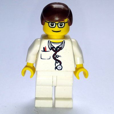 Figurine Doctor, White Torso with Stethoscope and Pocket, White Legs, Reddish Brown Hair, Glasses du set 7892