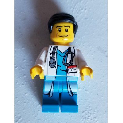 Minifigure Doctor, White Lab Coat over Dark Azure Scrubs with ID Badge and Stethoscope, Black Hair del set 4429