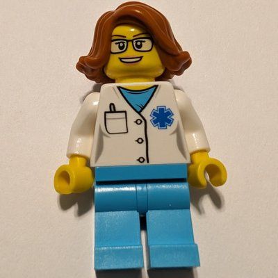 Minifigur Doctor Grey, Woman, White Shirt over Medium Azure Scrubs with Star of Life and Pocket, Dark Orange Hair, Glasses aus Set 60204