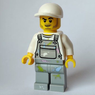 Minifigur Man, Light Bluish Gray Overalls with Paint Stains, White Cap, Stubble aus Set 60204