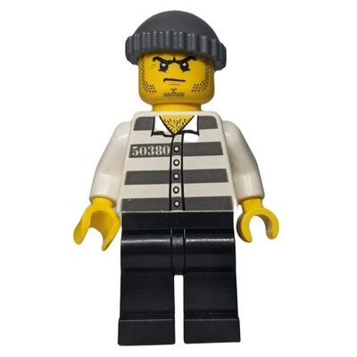 Minifiguur Criminal, Prison Shirt with #50380, Black Legs, Dark Bluish Gray Hat uit set 40161