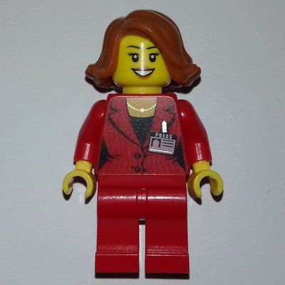 Minifiguur Woman, Red Suit, Dark Orange Hair uit set 40161