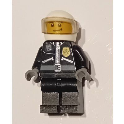 Figurine Policeman, Black Jacket with Zipper, Radio, and Badge, White Helmet and Visor, Brown Eyebrows du set 60023