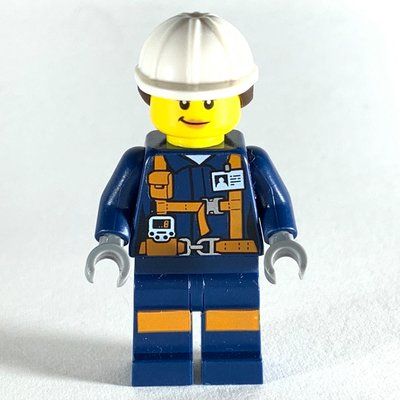 Figurine Miner, Woman, Dark Blue Jacket with Straps and ID Badge, White Hard Hat with Hair, Smirk du set 60184