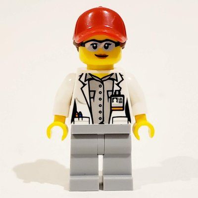 Minifigura Scientist - White Torso, Labcoat, Light Bluish grey Legs, Red Cap del set 60229
