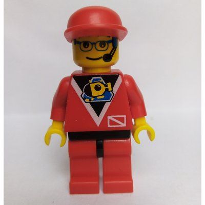 Figurine Marine Explorer, Red Shirt with Divers Logo, Red Legs, Red Cap, Glasses and Headset du set 6442