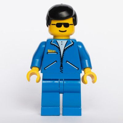 Minifigura Man, Blue Jacket with Zipper, Blue Legs, Black Hair, Sunglasses del set 6447