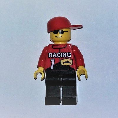 Minifiguur Racer, Red Jacket with 'RACING' and '1', Red Cap, Sunglasses uit set 2554