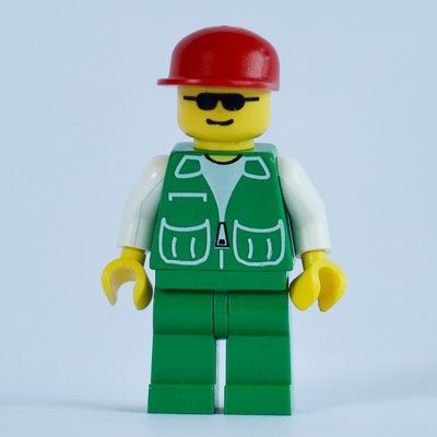 Minifiguur Man, Green Jacket, Green Legs, Red Cap, Sunglasses uit set 6490