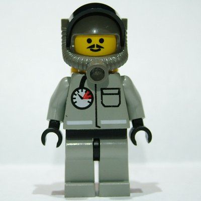 Minifigurka Fireman, Light Gray Fire Suit with Gauge and Pocket, Dark Gray Helmet with Breathing Apparatus, Moustache z zestawu 2774