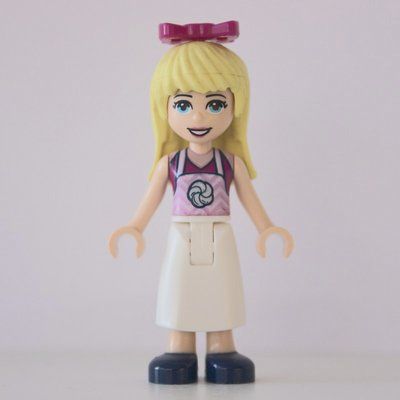 Minifigure Stephanie - Magenta Top, White Apron del set 41426