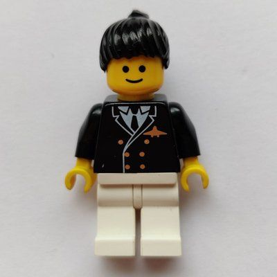 Minifiguur Pilot, Woman, Black Jacket with Tie and Airplane Badge, White Legs, Black Hair uit set 9247