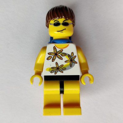 Minifiguur Woman, White Tank Top with Flowers, Yellow Legs, Brown Hair, Airtanks, Sunglasses uit set 9247