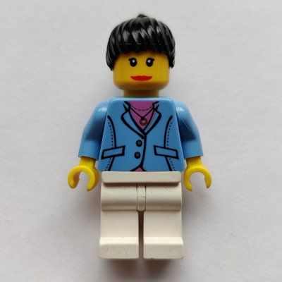Minifiguur Woman, Medium Blue Jacket, White Legs, Black Ponytail Hair uit set 9247