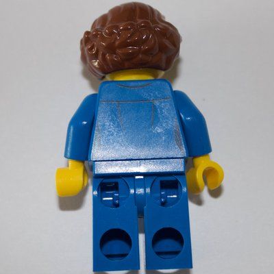 Minifiguur Pilot - Blue Torso, Blue Legs, Reddish Brown Hair uit set 10764